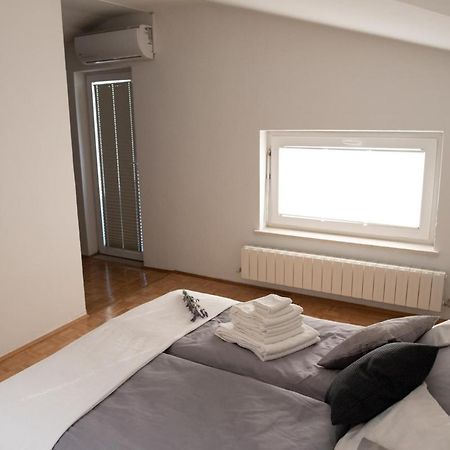 Castle House Rooms, Swimming Pool & Sauna & Tennis Court & Wine Cellar Sežana Kültér fotó