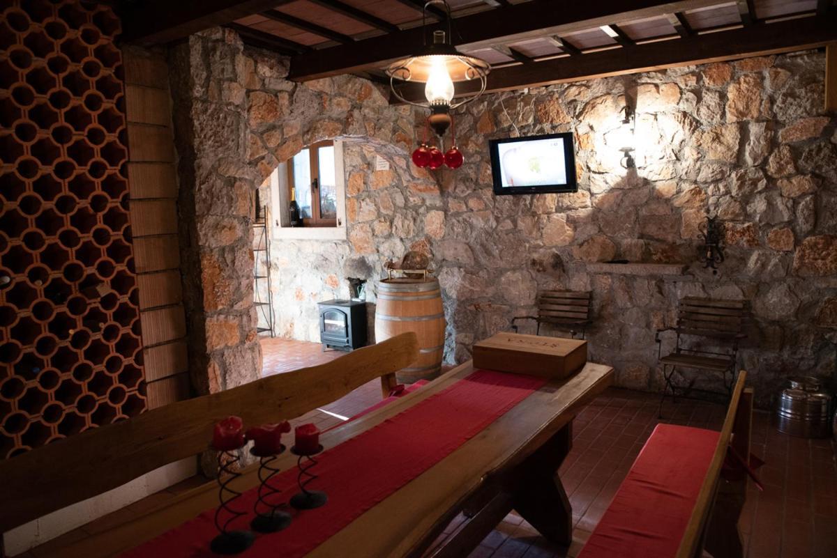 Castle House Rooms, Swimming Pool & Sauna & Tennis Court & Wine Cellar Sežana Kültér fotó