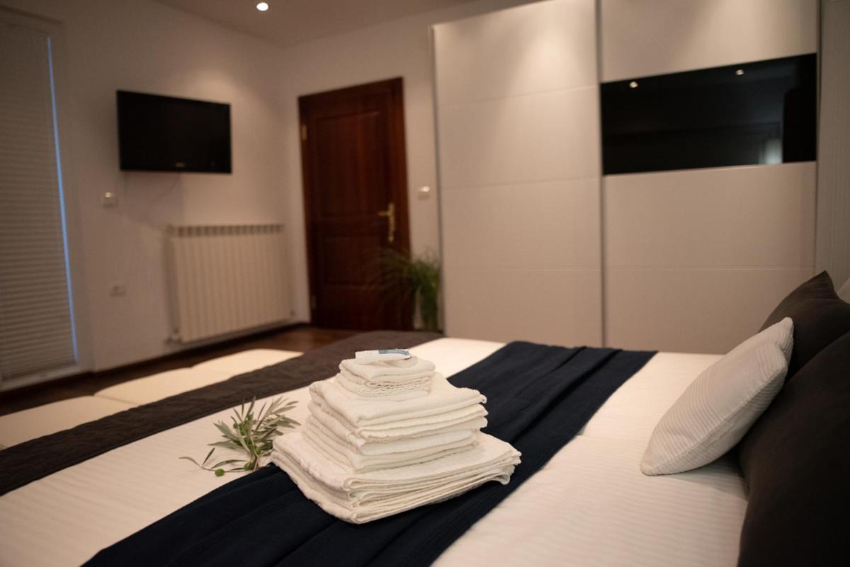 Castle House Rooms, Swimming Pool & Sauna & Tennis Court & Wine Cellar Sežana Kültér fotó