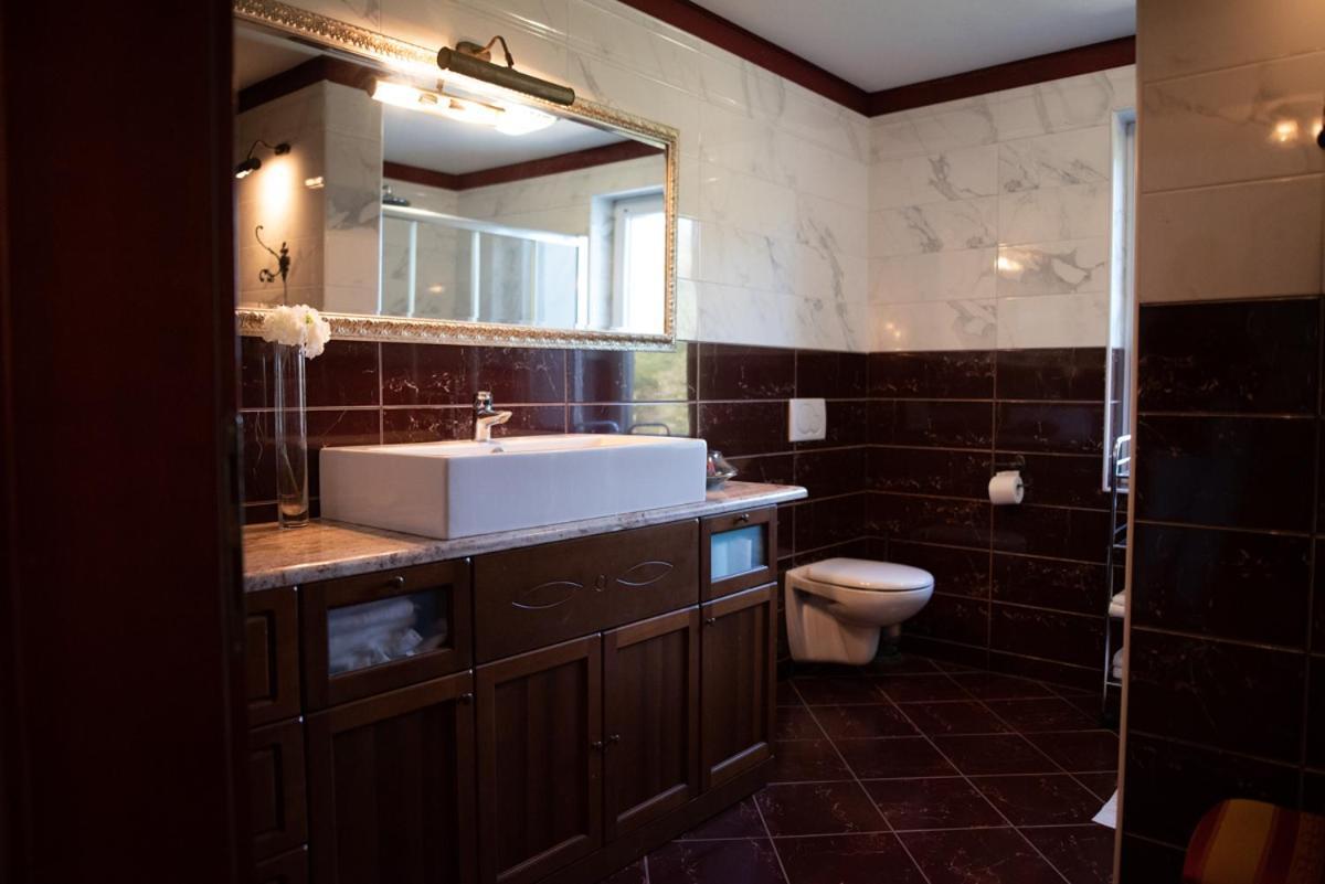 Castle House Rooms, Swimming Pool & Sauna & Tennis Court & Wine Cellar Sežana Kültér fotó