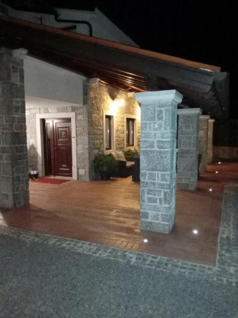 Castle House Rooms, Swimming Pool & Sauna & Tennis Court & Wine Cellar Sežana Kültér fotó