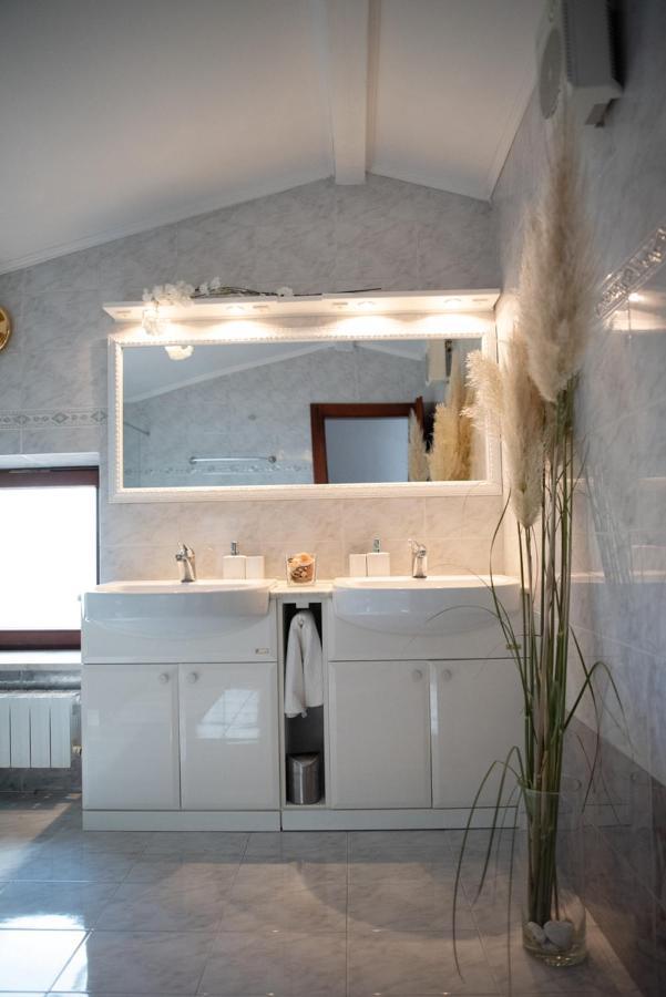 Castle House Rooms, Swimming Pool & Sauna & Tennis Court & Wine Cellar Sežana Kültér fotó